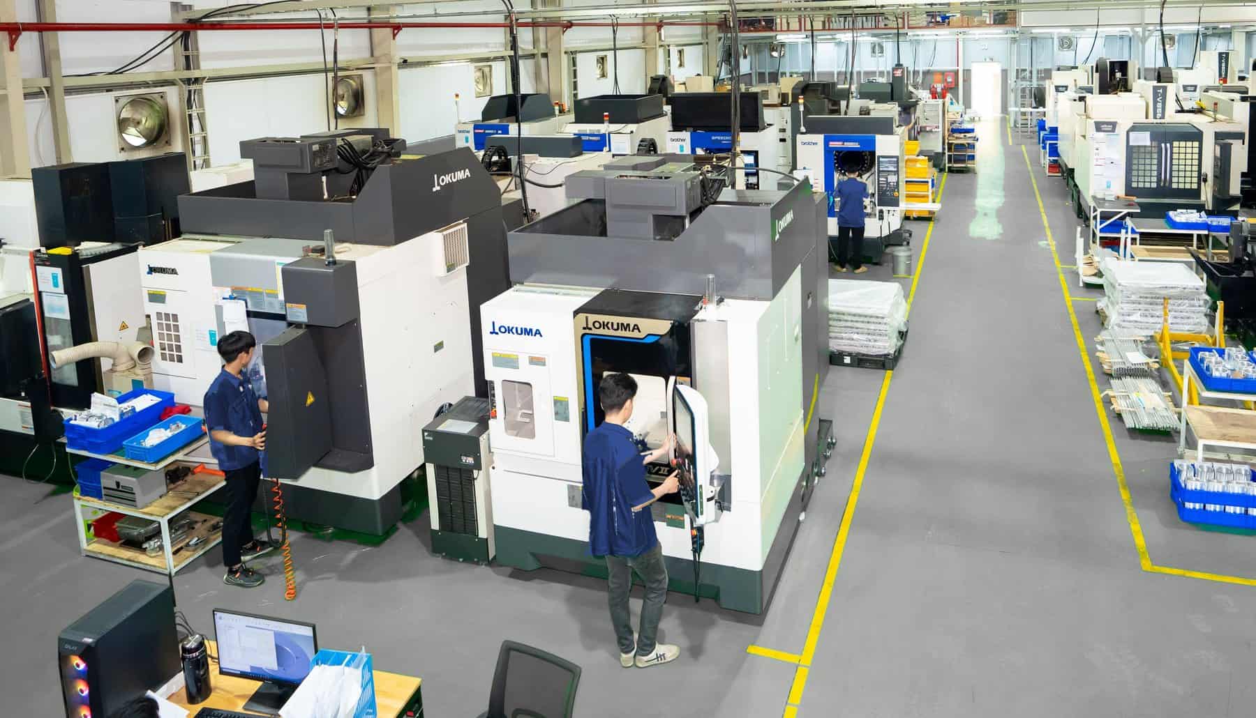 Máy CNC tại nhà máy đối tác của Yoshimoto ở Việt Nam